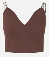 Top cropped color marrón con breteles finos dobles, escote en pico y cierre trasero con cremallera.