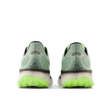 Championes de running New Balance modelo 1080 V12, color verde agua con detalles en negro y verde flúor.