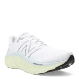 Championes blancos de running New Balance modelo Kaiha, con tecnología Fresh Foam X, exterior de malla ligera y suela de goma resistente.