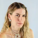 Aros colgantes de plata 950 con diseño abstracto.