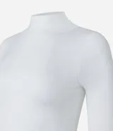 Blusa básica de cuello alto y manga larga, confeccionada en tejido de punto de viscosa con acabado acanalado y detalle de abertura en los puños.
