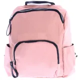 Mochila urbana Miss Carol de color negro, confeccionada en material sintético resistente. Presenta un compartimento principal con cierre y un bolsillo frontal con cierre, ambos con tiradores decorativos. Incluye un asa superior reforzada para llevar en la mano.
