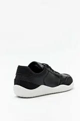 Championes deportivos Paddock modelo Extremes en combinación de colores blanco y beige, con suela de goma texturizada en tono caramelo y cordones blancos.