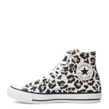 Championes Converse Chuck Taylor All Star de caña alta con estampado de leopardo en tonos beige, negro y blanco. Suela de goma blanca con línea negra y cordones blancos.