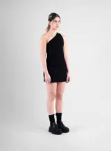 Mini vestido negro de un solo hombro, confeccionado en tejido de algodón con estructura.