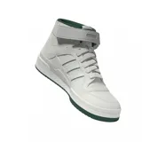 Championes adidas Forum Mid de corte medio, color blanco con detalles en verde oscuro en el cuello, las tres tiras laterales, el logo del trébol y la suela. Presentan cierre de cordones y tira de velcro en el tobillo.