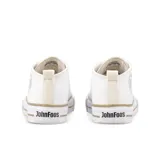 Zapatillas de media caña John Foos modelo Flashback Go, reedición de los años 90 por el 40 aniversario de la marca. Confeccionadas en cuero ecológico blanco, con bordado del logo retro, ojalillera de bronce y cordones chatos de algodón crudo.