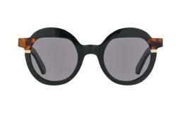 Lentes de sol redondos con marco grueso negro y detalles en carey en los extremos. Lentes grises. Modelo Donna 1254 col 1 de Jazmin.