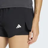 Short de entrenamiento Adidas Workout Essentials 2 en 1 color negro, con diseño deportivo, cintura elástica de tiro medio y el logo de la marca estampado en blanco.