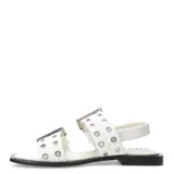 Sandalias planas Miss Carol modelo Kelmo, color negro, con tiras anchas ajustables mediante hebillas metálicas y detalle de ojales. Presentan una suela baja y punta cuadrada.