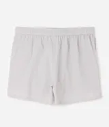 Bermuda deportiva de running para hombre en microfibra color beige, con cintura elástica, cordón ajustable y bolsillos laterales.