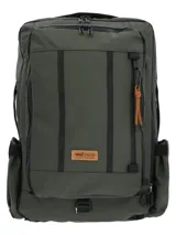 Mochila unisex de diseño técnico en color verde oscuro, fabricada en poliéster reciclado resistente al agua. Cuenta con múltiples compartimentos con cierres impermeables, bolsillo interno para laptop de 15 pulgadas, bolsillos laterales expandibles y correas ajustables ocultables. Incluye parche frontal con logo de la marca y llavero mosquetón decorativo.