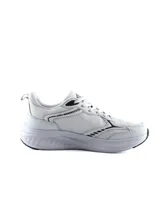 Championes deportivos Umbro modelo Rusk para hombre, en color blanco con detalles en negro, confeccionados con malla transpirable y suela amortiguada.