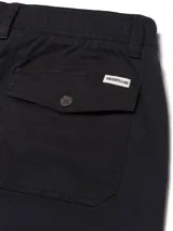 Pantalón cargo slim negro de corte recto con bolsillos laterales con solapa.