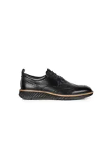 Zapato de vestir Ecco St.1 Hybrid de cuero negro con cordones, detalles brogue y suela de goma con tecnología ECCO FLUIDFORM™ Direct Comfort.