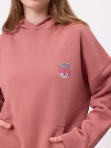 Canguro color crema con capucha y estampado grande en la espalda de un sol con un ojo, montañas, mariposas y texto.