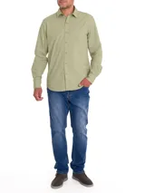 Camisa de manga larga color verde militar, confeccionada en algodón orgánico. Cuenta con cuello camisero, cierre frontal con botones de madera, un bolsillo en el pecho con logo bordado y mangas ajustables.