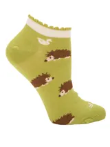 Calcetín corto de fibra de bambú color verde, con estampado de erizos marrones y detalle de borde superior con volados en color crema.