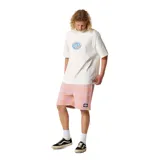 Remera blanca de algodón con cuello redondo, manga corta y calce regular. Cuenta con un estampado gráfico frontal ovalado en tonos azul y naranja con la inscripción "Critical Slide Society".