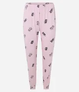 Conjunto de pijama largo color rosa con estampado de gatitos negros. Incluye una blusa de manga larga con cuello redondo y un pantalón con cintura elástica y cordón ajustable.