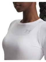 Remera de compresión de manga larga Under Armour, confeccionada en tejido HeatGear ultraligero y elástico, diseñado para absorber el sudor y secarse rápidamente. Presenta un ajuste al cuerpo con costuras planas ergonómicas para mayor comodidad y libertad de movimiento.