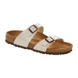 Sandalias Birkenstock modelo Sydney, color blanco aperlado, con dos correas ajustables con hebilla color cobre.
