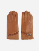 Guantes marrones de cuero en la parte superior y gamuza en la inferior, con tira ajustable con hebilla.