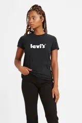 Remera de cuello redondo y mangas cortas, color negro, con el logo de la marca estampado en blanco en el centro del pecho.