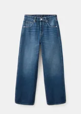 Jeans Orlando de corte wide leg y tiro medio, en tono azul clásico con efecto desgastado.