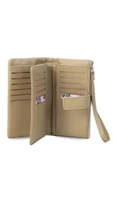 Billetera Lincoln's de mujer en color negro, confeccionada en símil cuero con textura granulada. Presenta un diseño rectangular con cierre de broche, bolsillo frontal con cierre metálico, correa de mano extraíble y logo de la marca grabado en el frente.