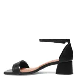 Sandalias de mujer Bottero de cuero color negro, con diseño de punta cuadrada, capellada frontal con textura, taco bajo y pulsera ajustable al tobillo con hebilla.