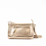 Bandolera rectangular color dorado rosado, con correa larga regulable y bolsillo externo con cierre.