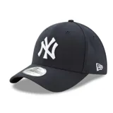 Gorra de béisbol New Era color azul marino con el logo de los New York Yankees bordado en blanco en el frente y el logo de New Era bordado en blanco en el lateral.