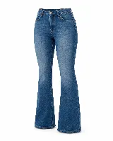 Jean Oxford de tiro alto y lavado azul medio, con diseño de cinco bolsillos y pierna que se ensancha progresivamente desde la rodilla.