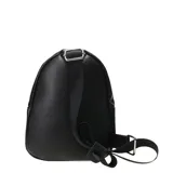 Mochila mediana de cuero sintético negro con textura granulada. Cuenta con un compartimento principal con cierre, un bolsillo frontal con cierre y el logo de la marca grabado en la parte superior.