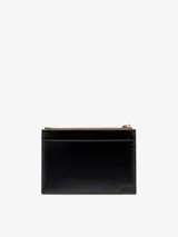 Monedero tipo pouch Diesel color dorado metalizado, con cierre de cremallera, correa de muñeca y logo ovalado metálico en el frente.