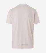 Remera deportiva de corte regular confeccionada en poliamida con tecnología dry, cuello redondo y manga corta. Presenta estampa lettering pequeña en el pecho.