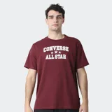 Remera de manga corta color bordó con estampado frontal de la marca Converse All Star en color blanco.