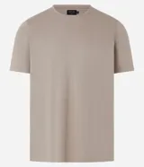 Remera básica de corte slim para hombre, confeccionada en suave algodón peruano. Presenta cuello redondo y mangas cortas, con un diseño liso y versátil.