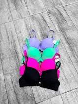 Corpiño de bikini plus size con taza y tirantes regulables.