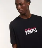 Remera negra de algodón con estampado en la espalda de la calavera con sombrero de paja de One Piece.