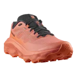 Championes de trail running Salomon Ultra Flow 2, de color negro con suela blanca y detalles en gris. Cuenta con upper de malla transpirable, entresuela amortiguada y suela con tacos para mayor tracción en terrenos difíciles.