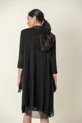 Túnica italiana color beige, con frente de seda y espalda y mangas de viscosa.