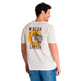 Remera de hombre color crudo, de corte recto y manga corta, con logo de la marca estampado en el pecho.