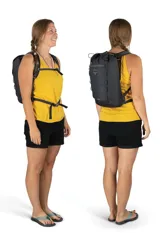Mochila Osprey modelo Daylite Cinch, color negro, con cierre superior ajustable tipo cordón, bolsillo frontal con cierre y correas de hombro de malla transpirable.