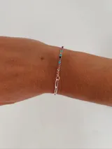 Pulsera de acero quirúrgico con diseño mixto que combina una sección de cadena de eslabones y una sección de strass multicolor.