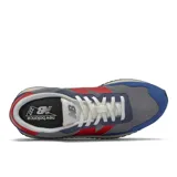Championes New Balance 237 de hombre, con capellada gris con rayas horizontales, detalles en azul y logo "N" en rojo.
