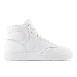 Championes de caña alta New Balance modelo BB480COC, color blanco, inspirados en el calzado de baloncesto de los años 80. Confeccionados en cuero, con plantilla OrthoLite y suela de goma.