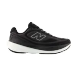Championes de running New Balance 1080 V15, de color negro con suela blanca y detalles en gris. Presentan diseño de malla transpirable y el característico logo 'N' en el lateral.