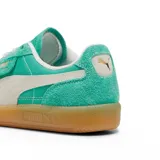Championes Puma modelo Palermo Vintage, color verde menta con detalles en blanco y suela de goma color caramelo. Confeccionados en una combinación de gamuza y tela, presentan el logo de la marca en dorado en el lateral.